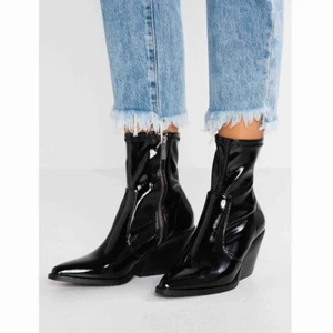 Boots vintage  - Säljer fantastiskt populära boots ifrån topshop.  