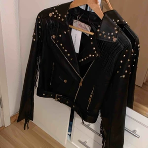  - jacka från Chiquelle. Aldrig använd, prislapp kvar. Storlek 38. 