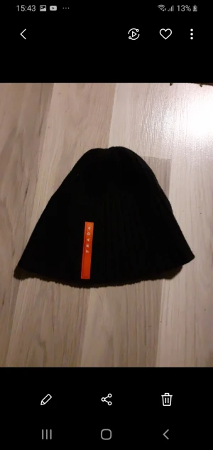 Prada mössa Äkta - Säljer en Äkta prada mössa. I fint skick