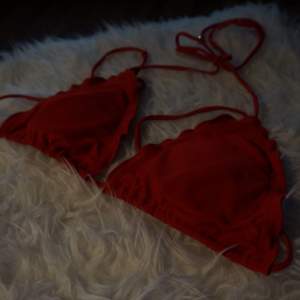 Röd bikinitopp från Nelly i stl M🌸
