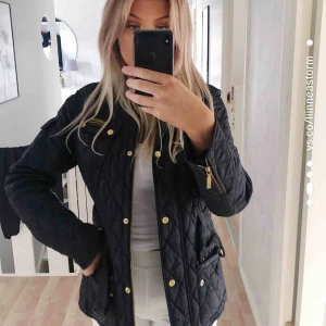  - Barbourjacka i bra skick använd några gånger. 