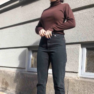  - Brun polotröja. Fint skick. Kund står för frakt.