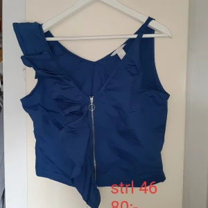 Kort topp  - Oanvänd snygg blå topp 
