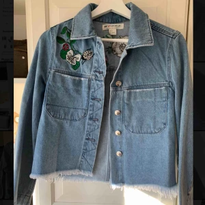  - Snygg jacka från hm x coachella. Sparsamt använd!