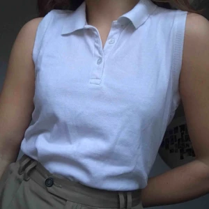  - Vit piké, i fint skick. Supersnygg!!