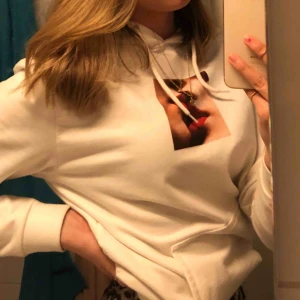 Hoodie callings - Sjuuuukt snygg hoodie från carlings som ej finns kvar i butik. Stor favorit i garderoben men har ej kommit till användning på senare tid. Köparen står för frakt på 60 kr 💖 