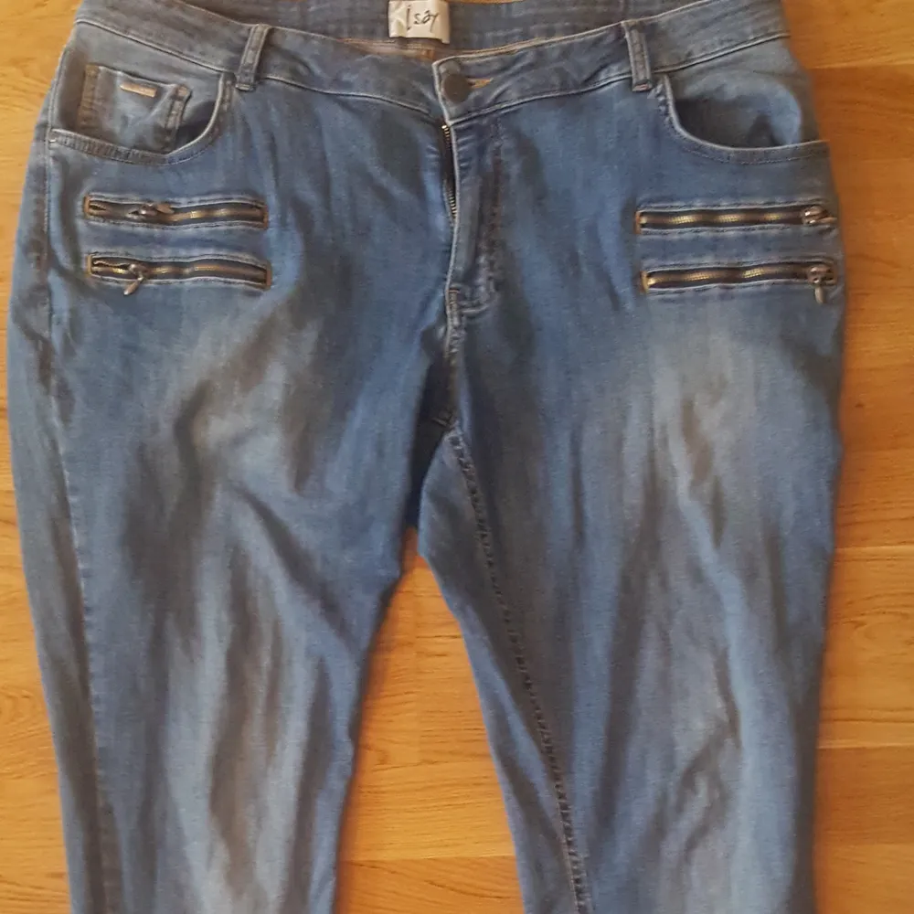 Oanvända butiks pris 999 kr . Jeans & Byxor.