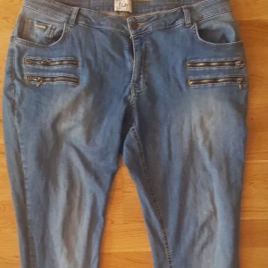 Isay LUCCA blå jeans  - Oanvända butiks pris 999 kr 