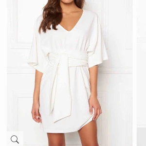  - Klänning i strl 38 200kr Aldrig använd