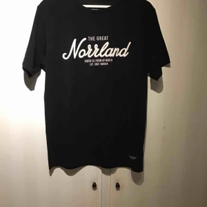  - Använd mycket men ser ny ut  Inga fläckar eller hål 