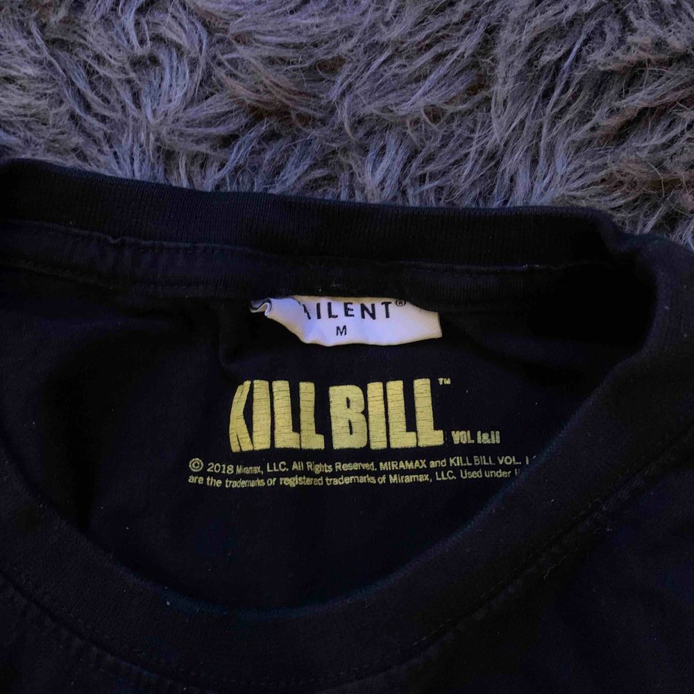 Kill Bill tröja köpt på Carlings säljes då den är för stor för mig, köpare står för frakt.. T-shirts.
