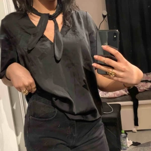  - Elegant svart blus 🖤