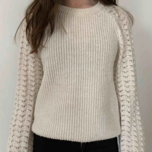  - Stickad tröja från Bik Bok i stl S. Köparen står för frakten men kan mötas upp i Helsingborg.