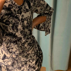  - Oanvänd klänning, köparen står för frakten! 💙