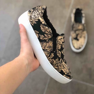  - Superfina och coola skor som säljes då de inte kommer till användning! Bara att höra av sig vid önskemål på fler bilder! Köparen står för frakten🥰