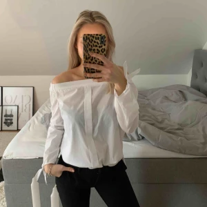  - Söt blus från River Island, använd ett fåtal gånger! Frakt tillkommer. 