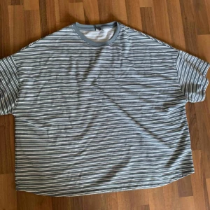  - Oversize T-shirt från ASOS. Köparen står för frakt.