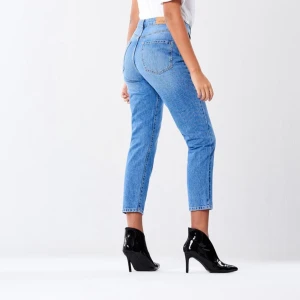 Mom Jeans - Mom petite jeans från Gina Triciot. I princip hellånga på mig som är 160 cm. Pris kan diskuteras 