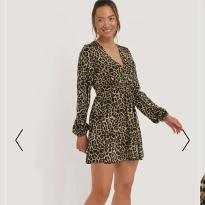 Mönstrad klänning - (Lånade bilder från nakd) en klänning jag aldrig använt då jag inte är bekväm med klänningar. Skönt material och fin passform. Liten i storlek