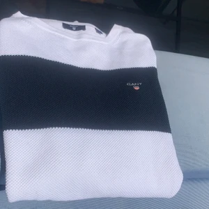 Gant stickad  - Använd ett få tal gånger men är som i nytt skick ☺️