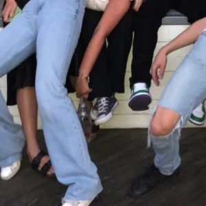 Zara jeans - Säljer nu mina älskade zara jeans då jag inte har så stor användning av de. Bud från 300