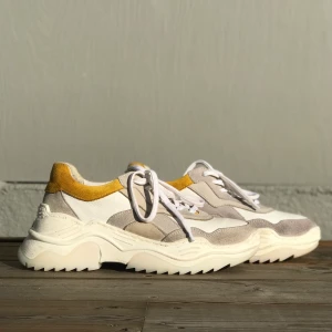 Depeche skor - Superfina Depecheskor i storlek 39. Endast använda 2 gånger. Kan släppa dem billigare vid snabb affär 