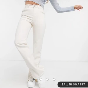 Jeans - Säljer dessa jätte fina jeans i storlek 36 då de är lite för små för mig. (SÖKER ÄVEN DESSA JEANS I STORLEK 38) KAN ÄVEN BYTAS MOT ETT PAR I STORLEK 38❗️❗️