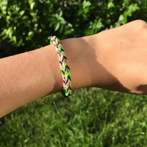 Armband - 3 jättefina armband😊🌸Kan användas till fotleden också. Köpa alla tre för billigare pris. Ett armband kostar 10kr st. Eller alla tre för 25kr