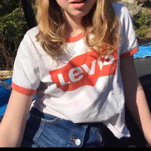 LEVIS tröja  - Använd endast fåtal gånger. ♥️♥️