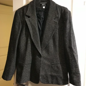 Kavaj No1 Collection  - Superfin kavaj från No1 Collection i stl 44 men skulle snarare säga att det är en 40/42! 