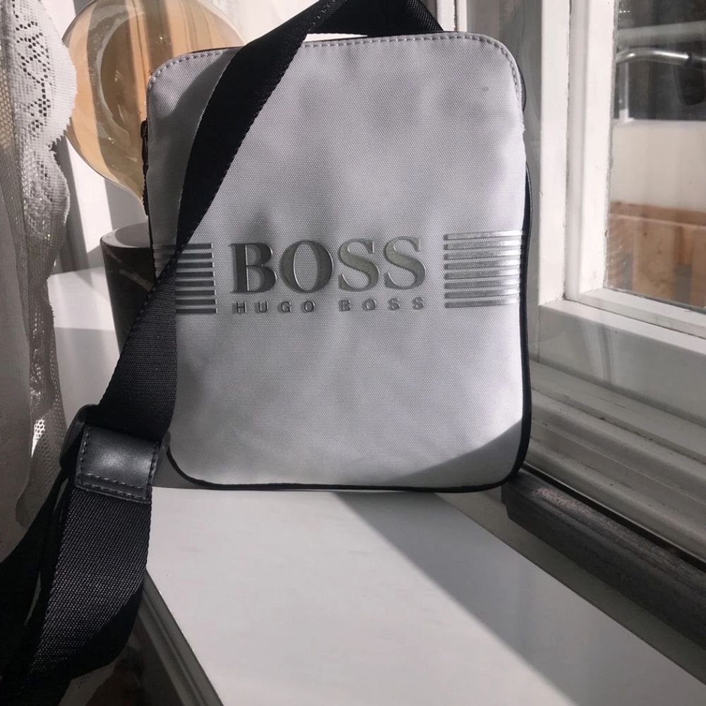 Hugo boss väska - Hugo Boss | Plick Second Hand