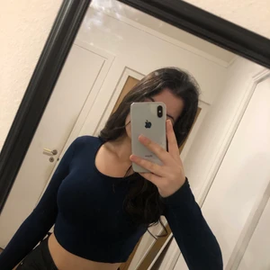 Marinblå tröja  - Basic marinblå långarmad tröja 