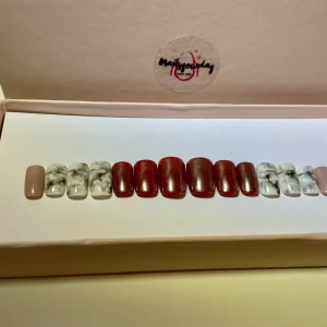 Lösnaglar gel - Lösnaglar gel ingår med nagelfil, Alkoholservett och lim.