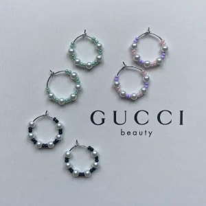 Örhängen  - Örhängen med mindre och större pärlor i olika färger💞 Pris är inklusive frakt💫