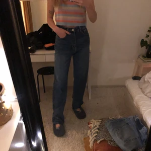 Raka jeans - Intressekoll på dessa jättesnygga raka jeansen ifrån shein! Fick hem de idag och insåg att de tyvärr var en aning för stora, sitter dock jättesnyggt baggy✨ passar perfekt för oss med långa ben (jag är 1.76)😎 köpta för 300kr!           bara att skriva vid frågor!