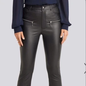 AFJ X NAKD skinnbyxor  - Skinnbyxor från nakd, går tyvärr inte längre att köpa. Nyskick, använda ca 2-3 gånger. Nypris var 599kr. BUDA FRÅN 200kr.