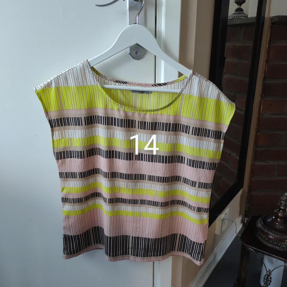 Märkeskläder i bra skick - 90