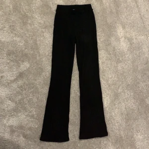 Helt set! stina rib hoodie and trousers st xs - Helt nytt aldrig använt eftersom jag tyvärr fick fel storlek i present. (pristaggarna sitter kvar) Jätteskönt ribbat material. Nypris 500 kr. 