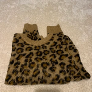 Tröja - En JÄTTEmysig tröja ifrån h&m🐆🐆