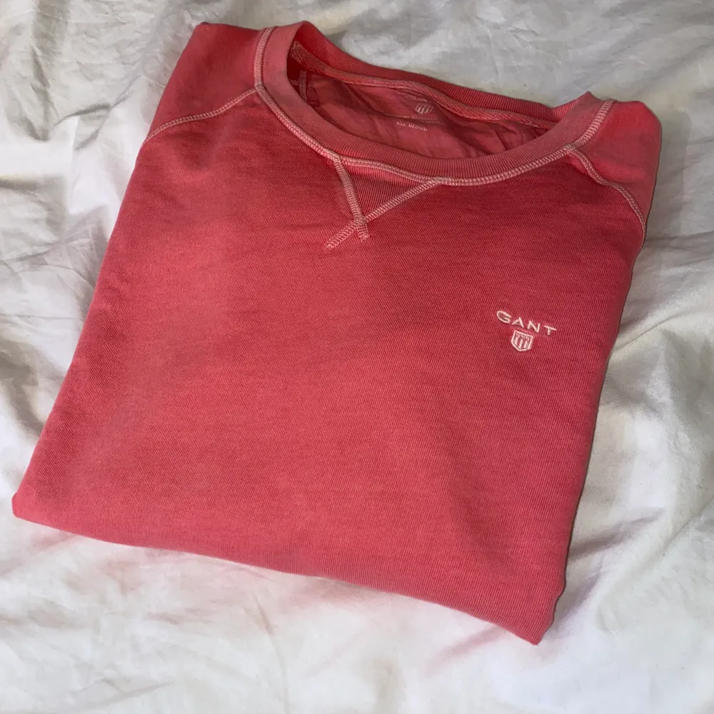 Riktigt fin gant tröja i en rosa färg, sparsamt använd. . Tröjor & Koftor.