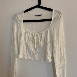 Topp oanvänd  - Säljer denna topp då det inte var riktigt min stil 
