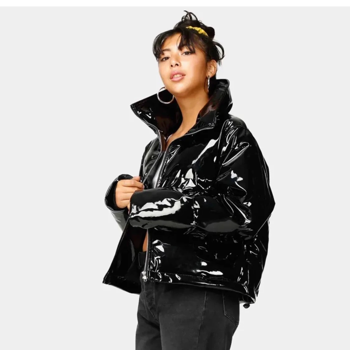 En svart lackad vinterjacka från sweet sktbs! I fint skick. Nypris ca. 1100kr  - 91