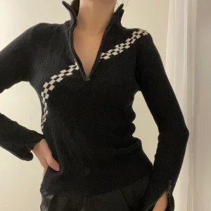 Tröja - Trendig tröja från zara. Köpt för några år sen finns inte kvar att köpa. 