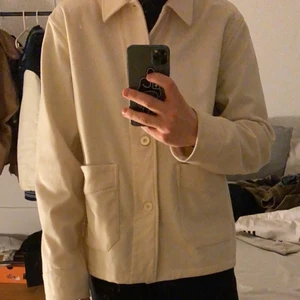Our legacy overshirt  - As nice och skön our legacy overshirt från deras senaste 2020 kollektion. Inga flaws och knappt använd extremt snygg och kan bara slänga över den på alla outfits helt sinnes sjukt fin! NYPRIS 2300 storlek 48 sitter som en L