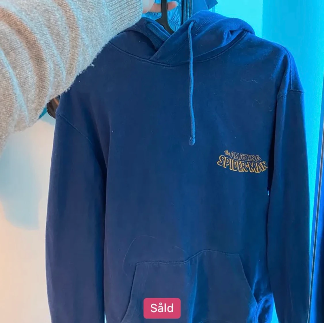 Tröja med ryggtryck - 90