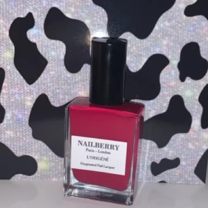 Nagellack - Helt nytt oanvänt nagellack från Glossybox🌸 40kr+ 24kr frakt 🚚    🎁 Gåva medföljer🎁