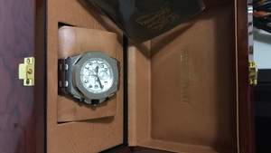 Jag har klocka Audemars piquet Limited Edition helt nya oanvänd mycket bra klocka 