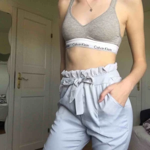  - Nya byxor som liknar de från DM Retro. Jag är 175 och på sista bilder syns det hur långa de är på mig. ~ Frakt(36kr) ingår i priset