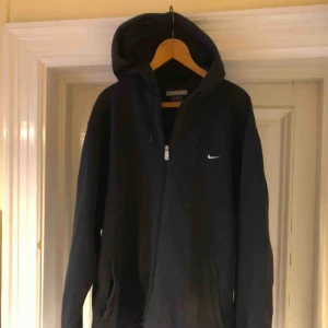  - Snyggt urtvättad hoodie från Nike i tjockt tyg 