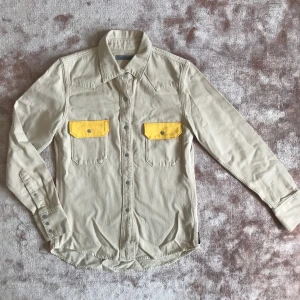  - Calvin Klein skjorta  Oanvänd  Orginalpris: 1400kr 